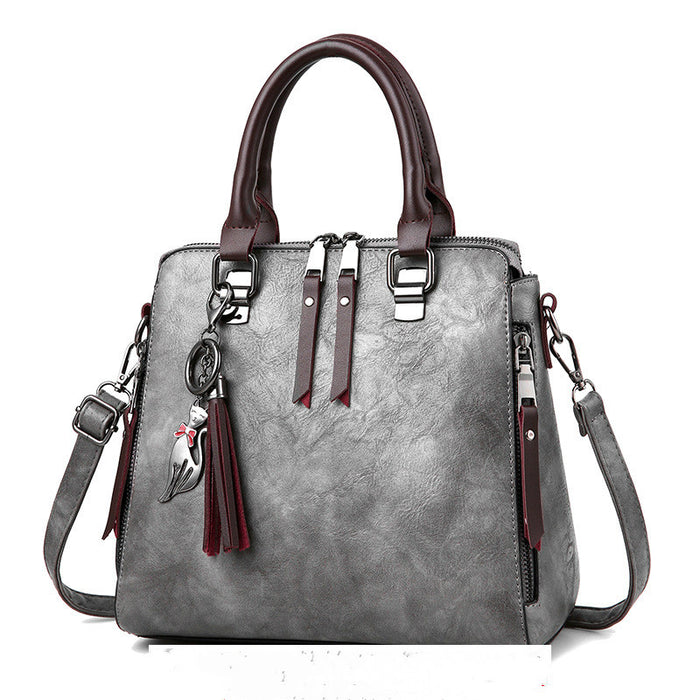 Esme | Vintage-style handbag with tassel and shoulder strap