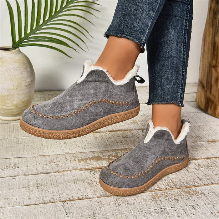 Isla | Flat faux suede ankle boots with V-cut collar