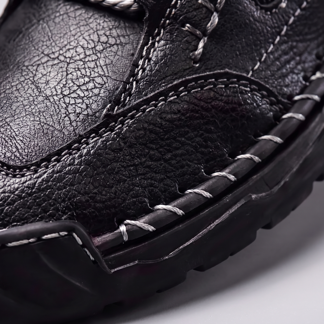 RUGGED OUTDOOR WALKING BOOTS