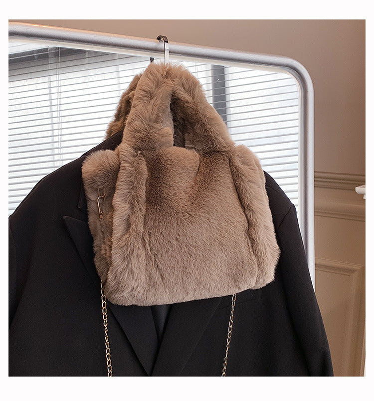 Fluffy plush tote bag with chain